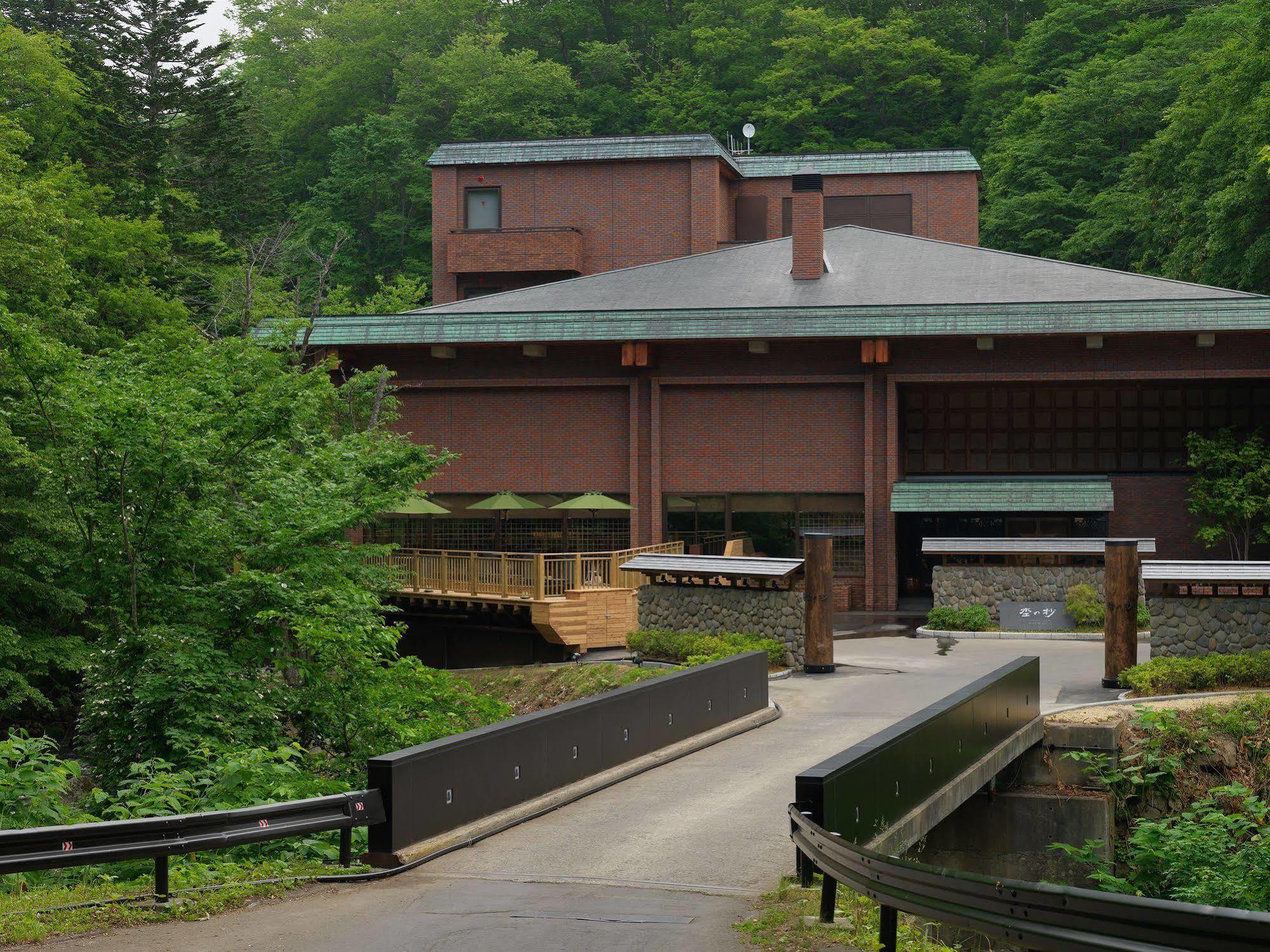 Отель Niseko Konbu Onsen Tsuruga Moku-No-Sho Экстерьер фото